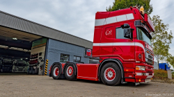 20251019-Tom-Holding-00236